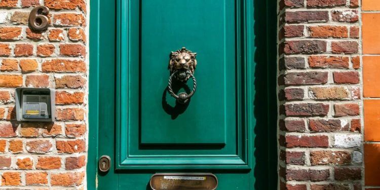 Как да си изберем подходяща метална врата?