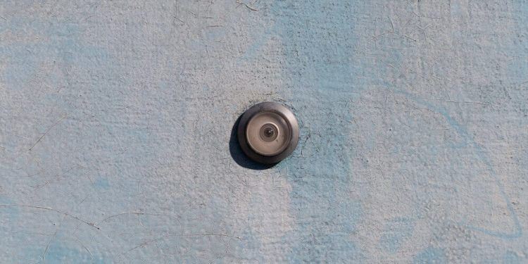 Шпионка входна врата