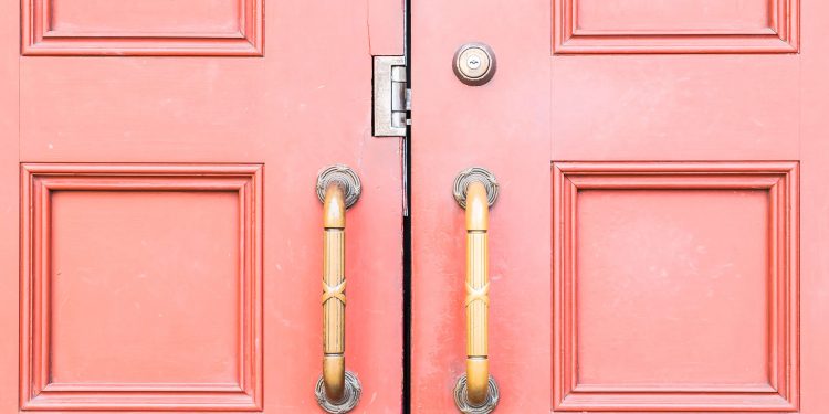 Розова входна врата