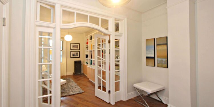 интериорна френска бяла врата